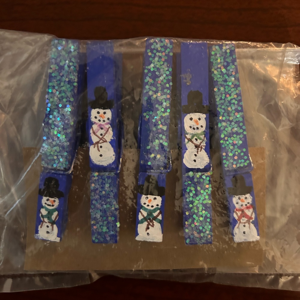 5 Snowman Clothes Pin Magnets